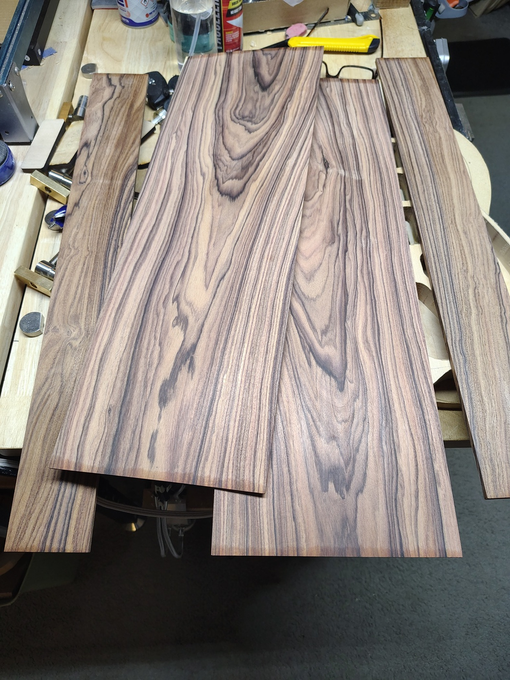 Bolivian
                rosewood for middle layer and fingerboard