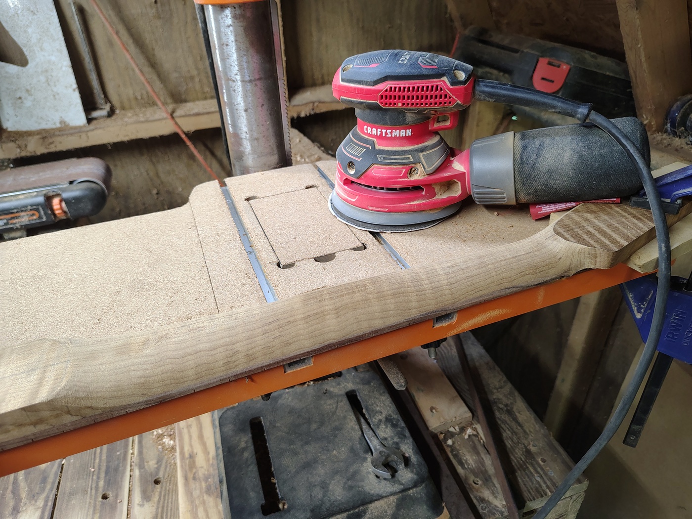 Shaping the
                neck with random orbit sander